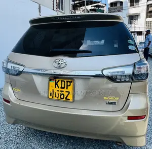 Toyota Wish 2017 Gold