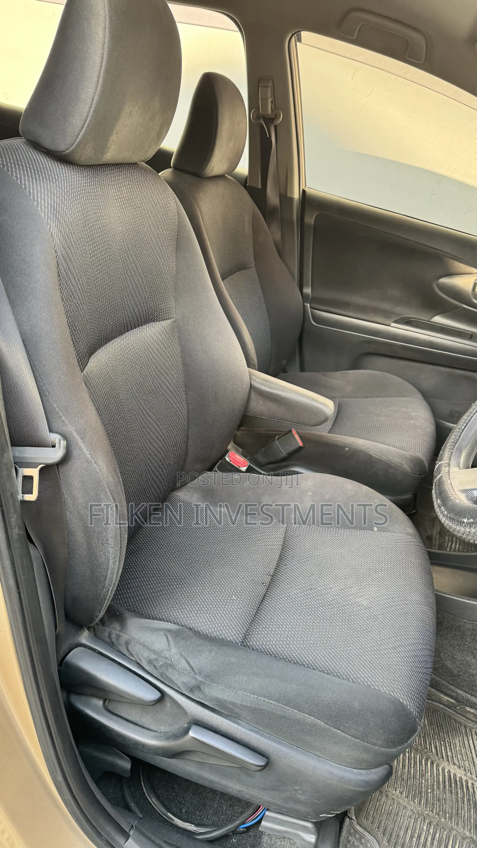 Toyota Wish 2017 Gold