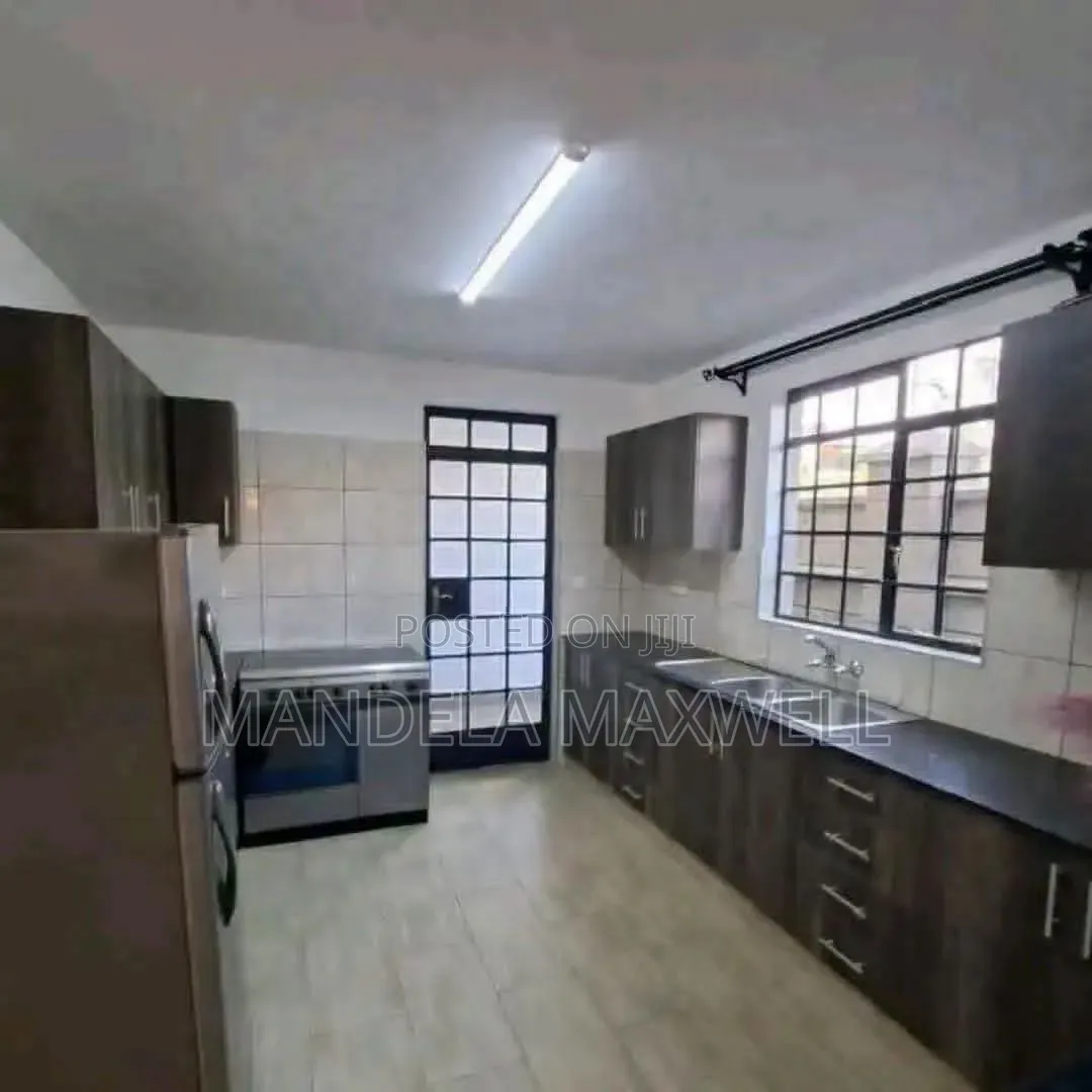 4bdrm Mansion in Gateway Mall Area for sale