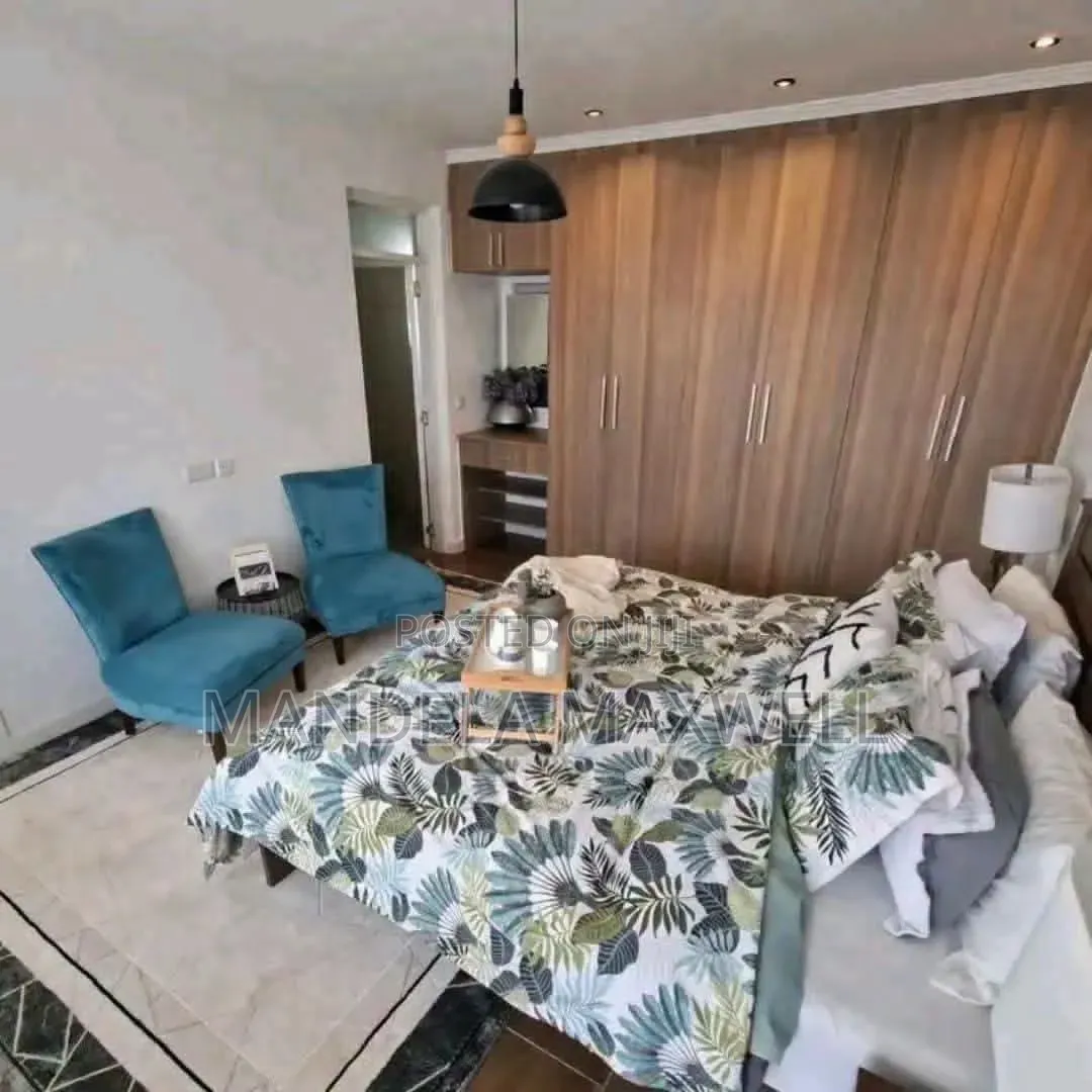 4bdrm Mansion in Gateway Mall Area for sale