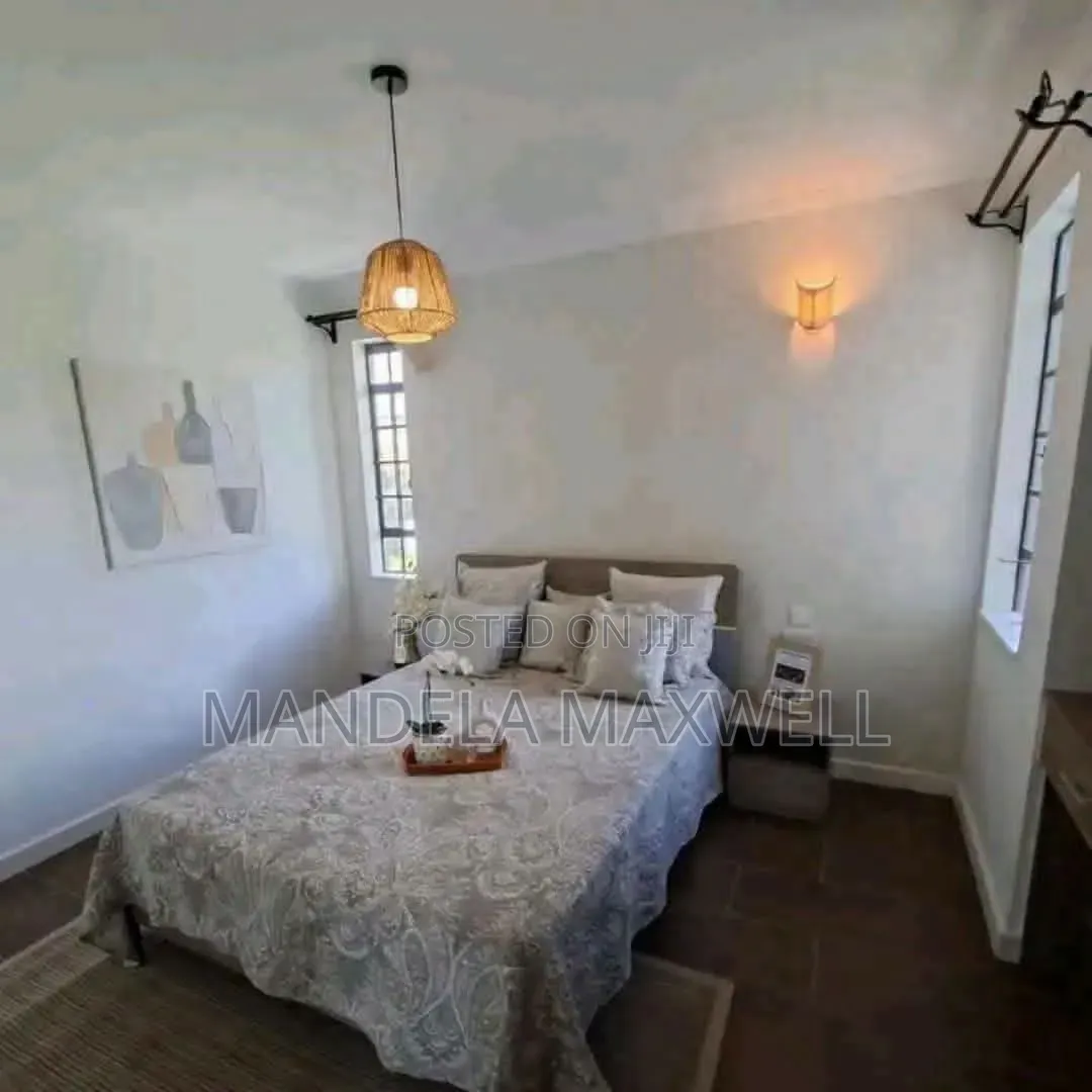 4bdrm Mansion in Gateway Mall Area for sale