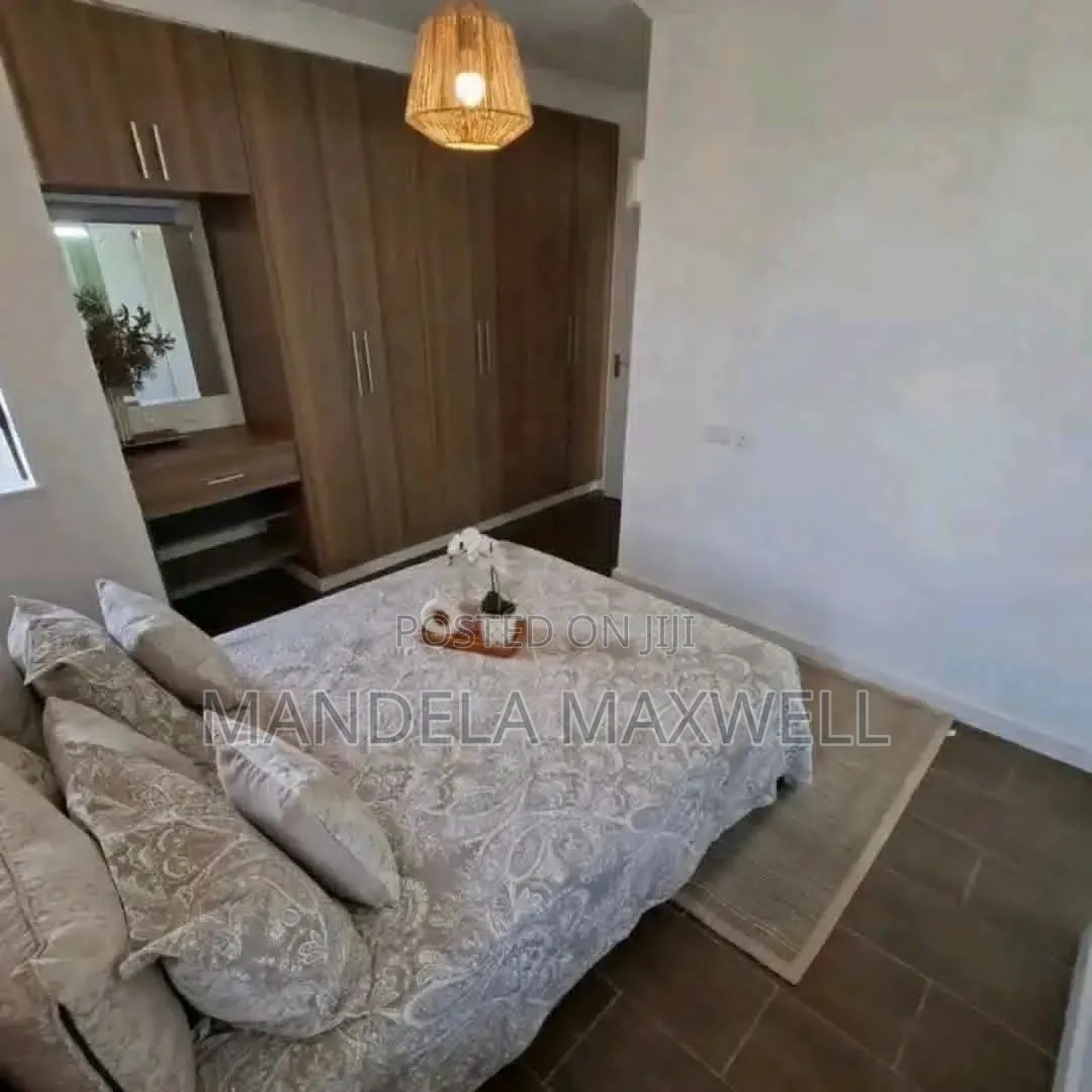 4bdrm Mansion in Gateway Mall Area for sale