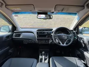 Honda Grace 2018 Silver
