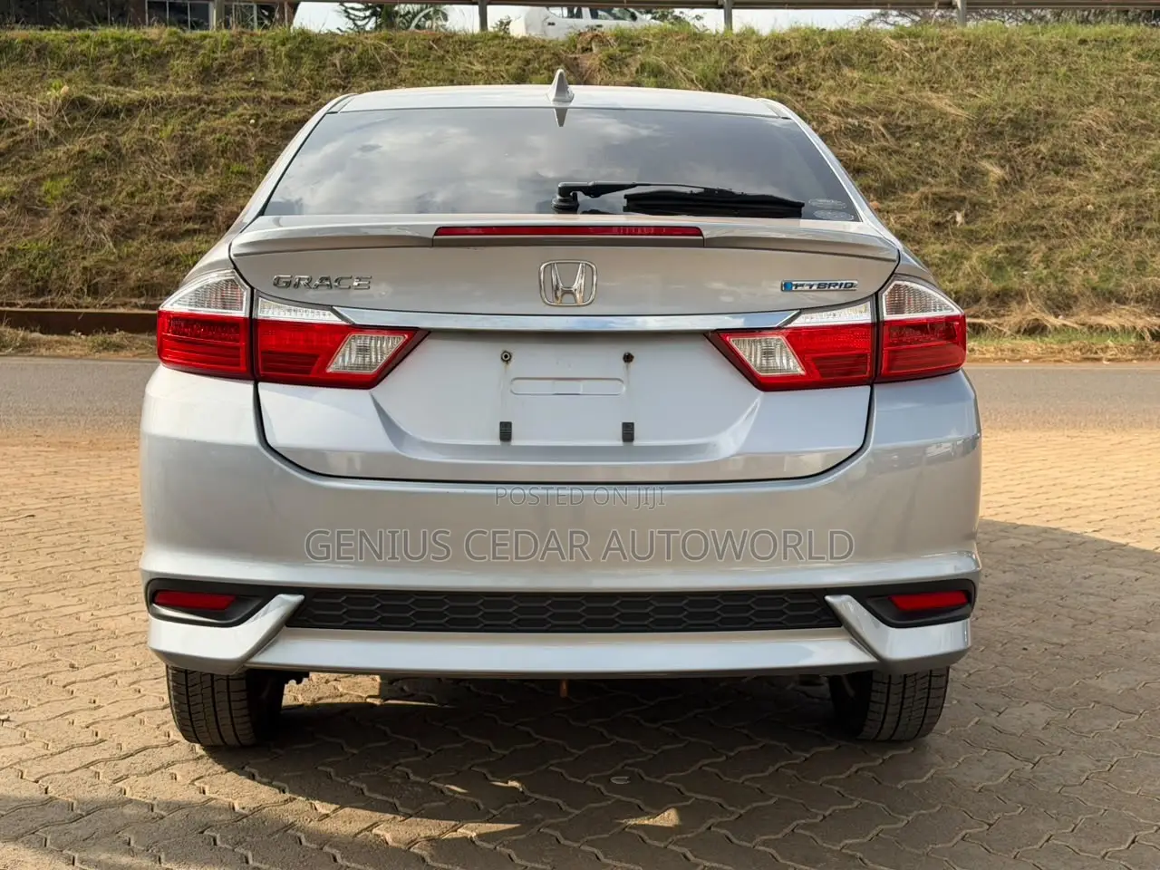 Honda Grace 2018 Silver