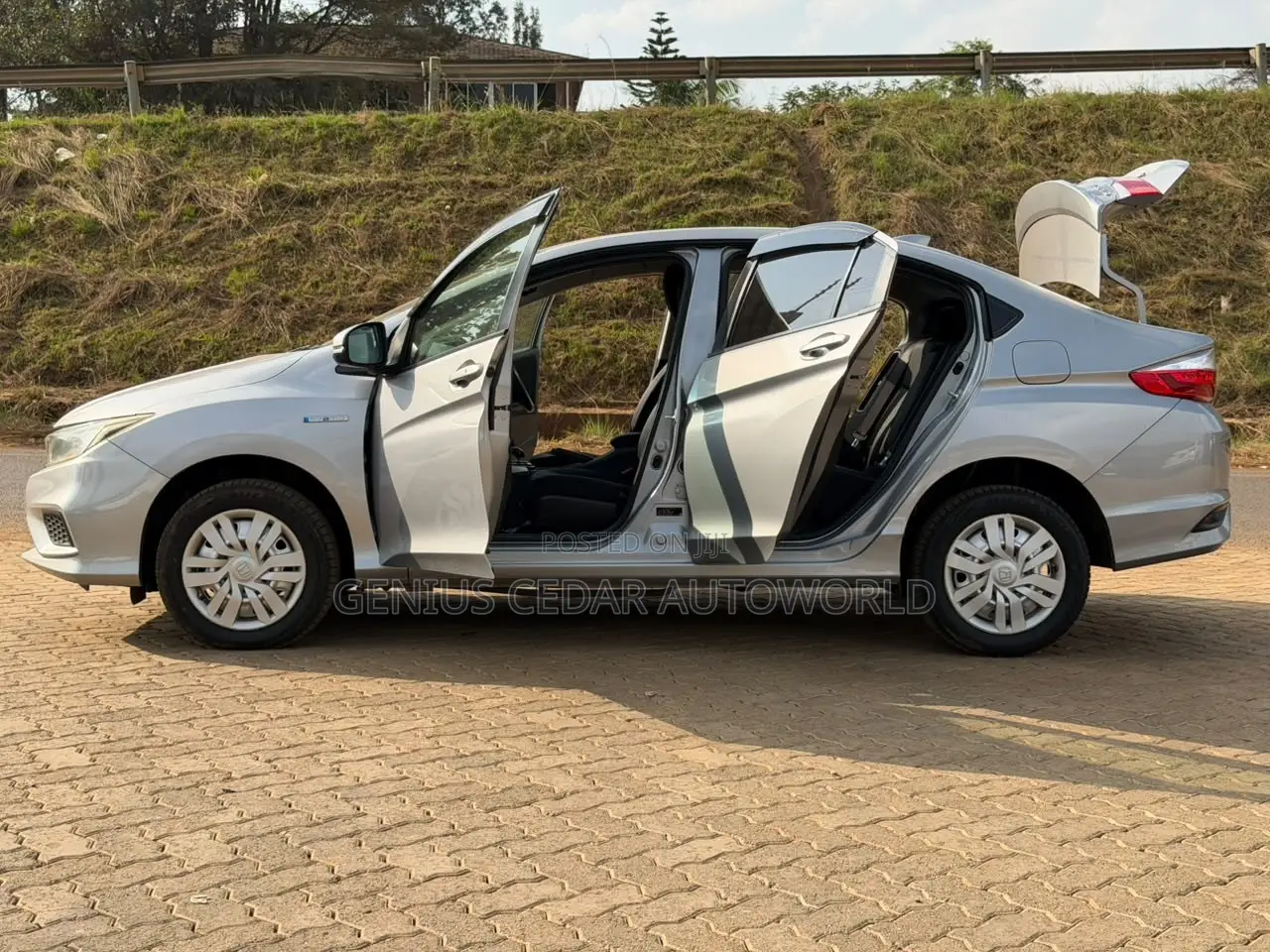 Honda Grace 2018 Silver