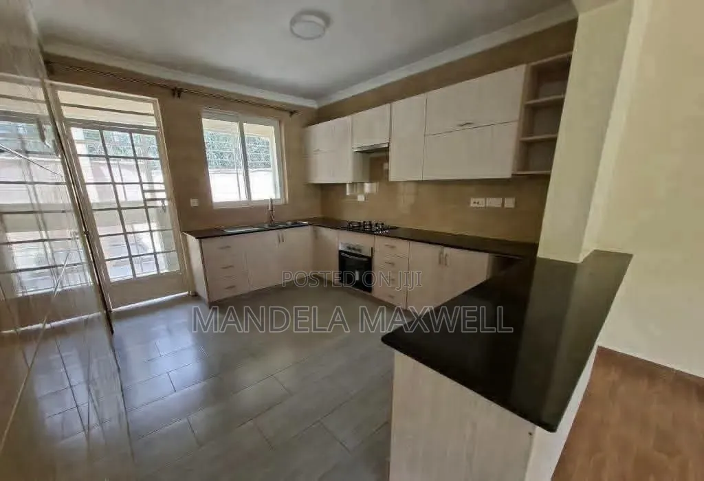 4bdrm Mansion in Katani for sale