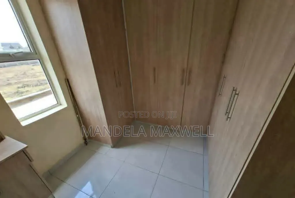 4bdrm Mansion in Katani for sale