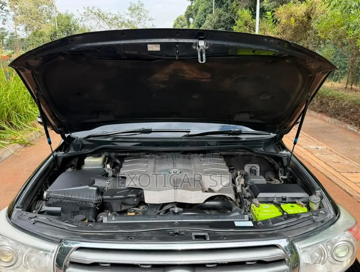 Toyota Land Cruiser 4.6 V8 ZX 2013 Black