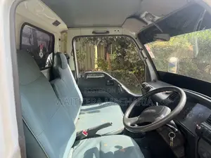 Isuzu NKR Closed Body 2019 White