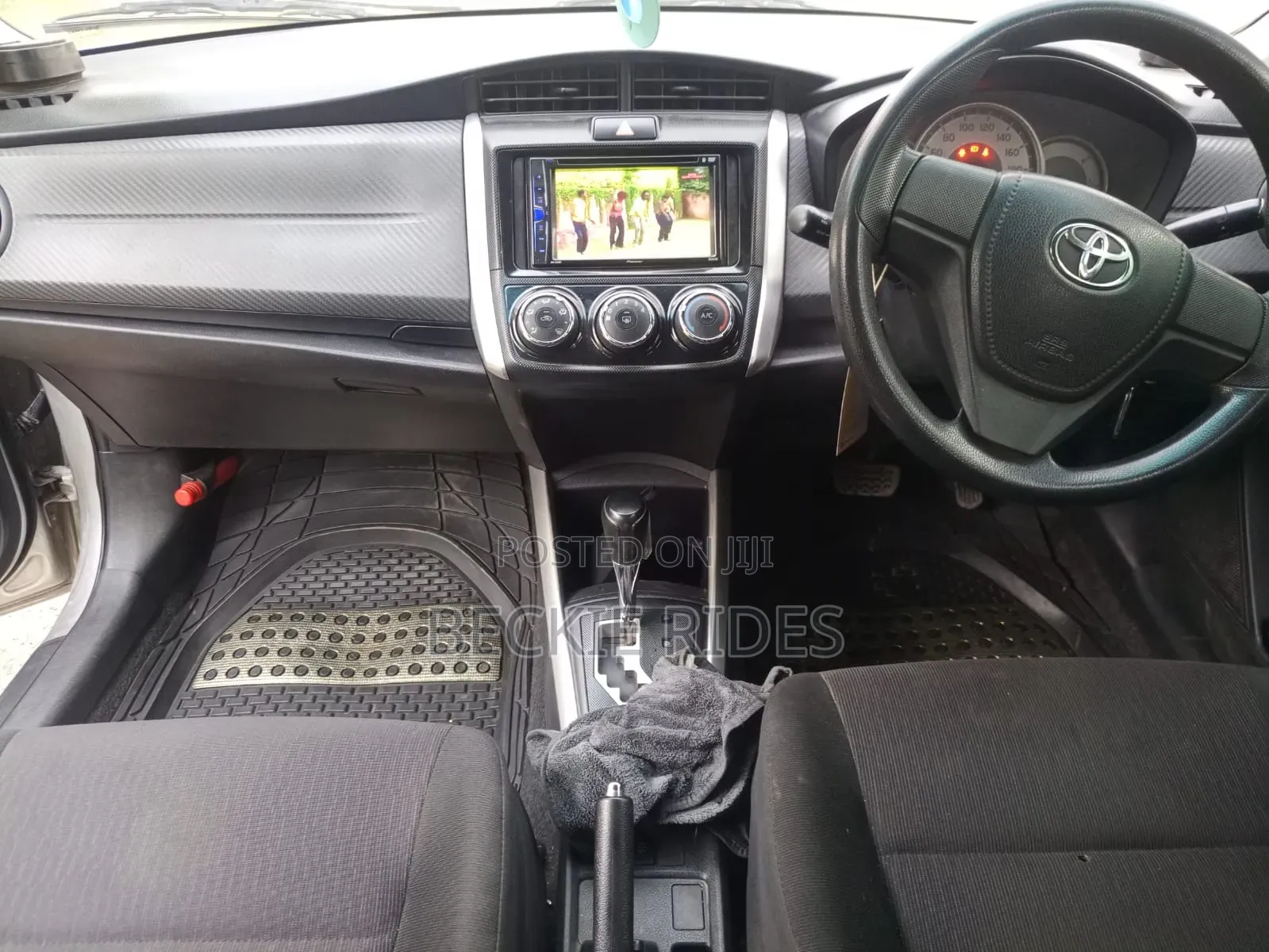 Toyota Corolla Fielder 2013 Silver