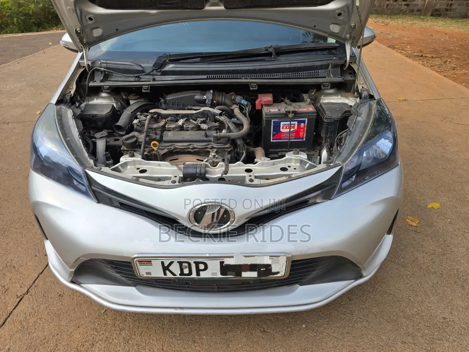 Toyota Vitz 2016 Silver