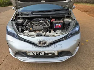 Toyota Vitz 2016 Silver