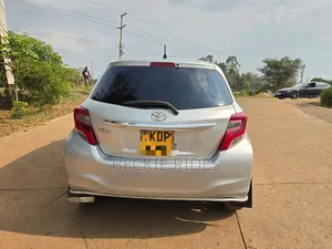 Toyota Vitz 2016 Silver