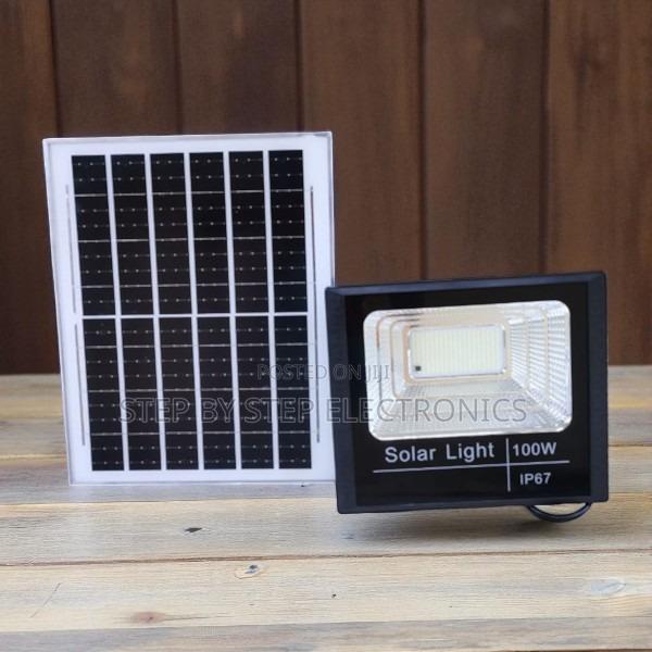 Solar Powered 100W LED Flood Light for Outdoor Wall and Gate Security