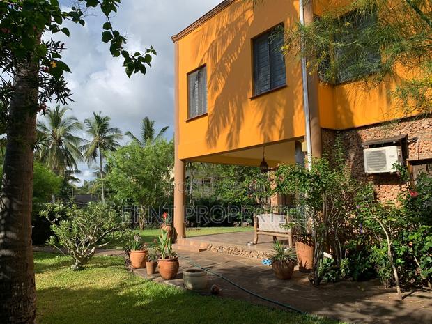 4bdrm Villa in Diani for sale - thumbnail 12