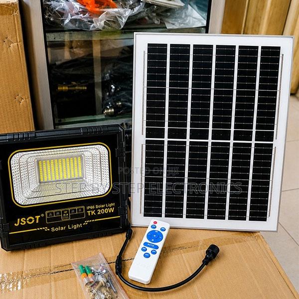 Energy Saving IP67 200W Solar LED Security Flood Light for Homes