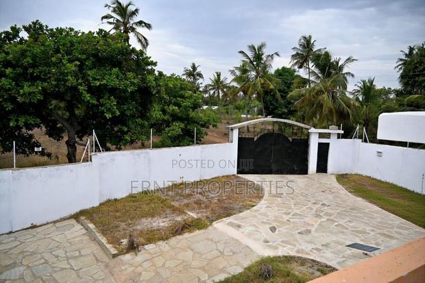 3bdrm Villa in Diani for sale - thumbnail 18