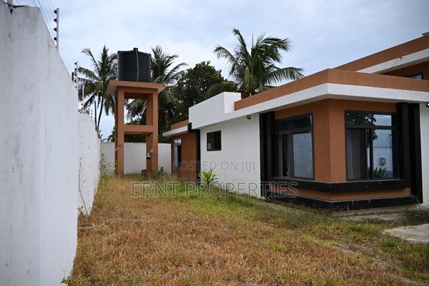 3bdrm Villa in Diani for sale - thumbnail 12