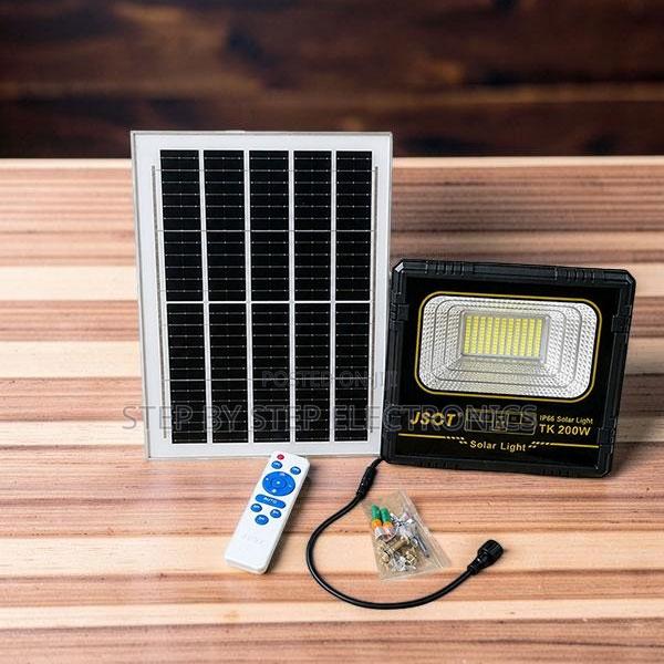 Outdoor 200W Solar Flood Light With High Brightness LED Technology