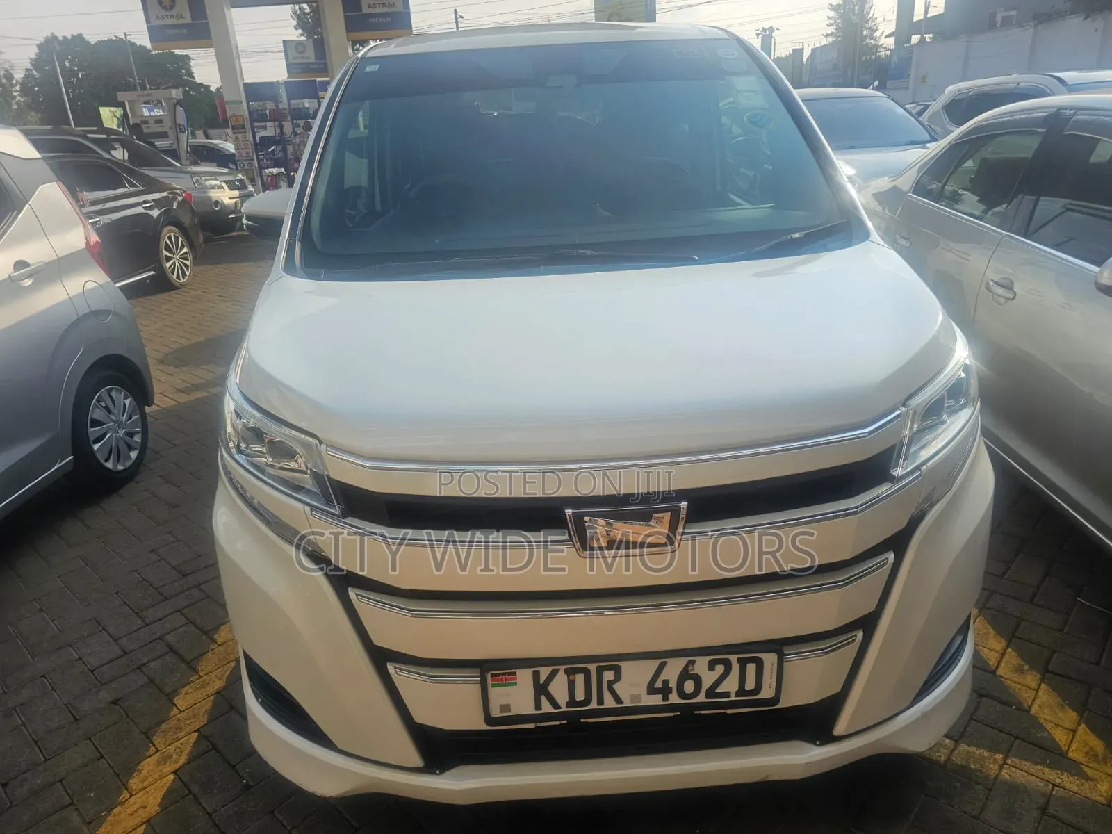 Toyota Noah 2018 White
