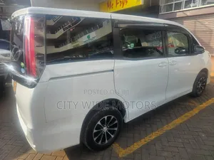 Toyota Noah 2018 White