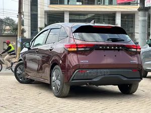 Nissan Note 1.2 Hybrid 2021 Maroon