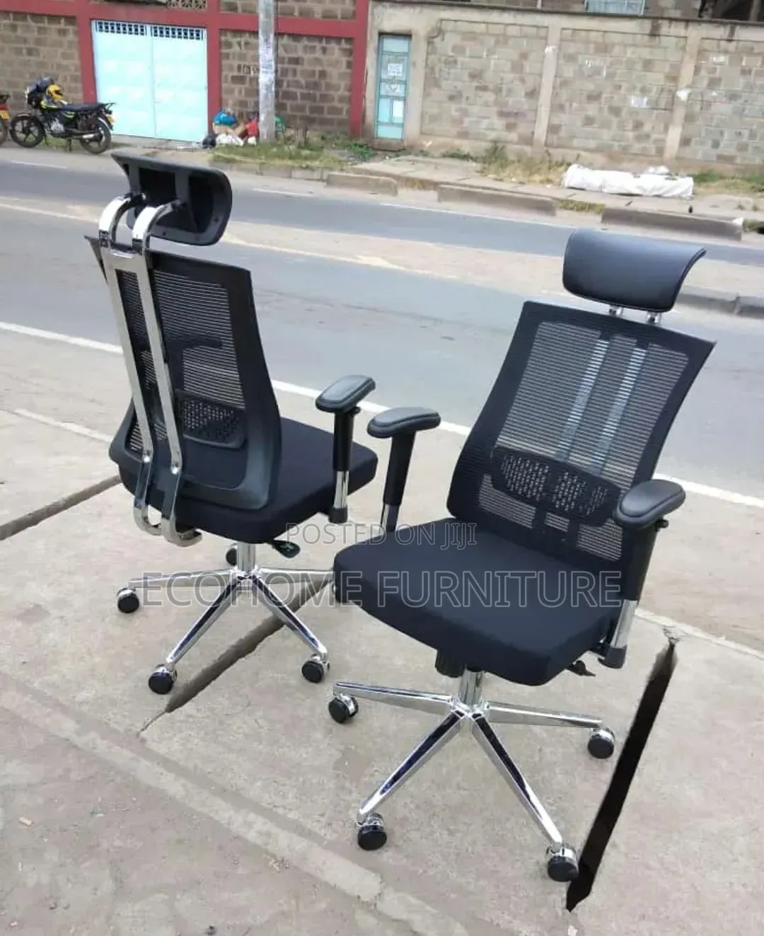 Executive Ergonomic High-Back Mesh Office Chair With Headrest