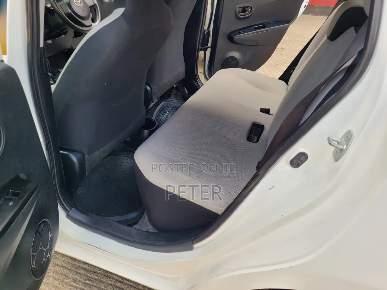 Toyota Vitz 2014 White