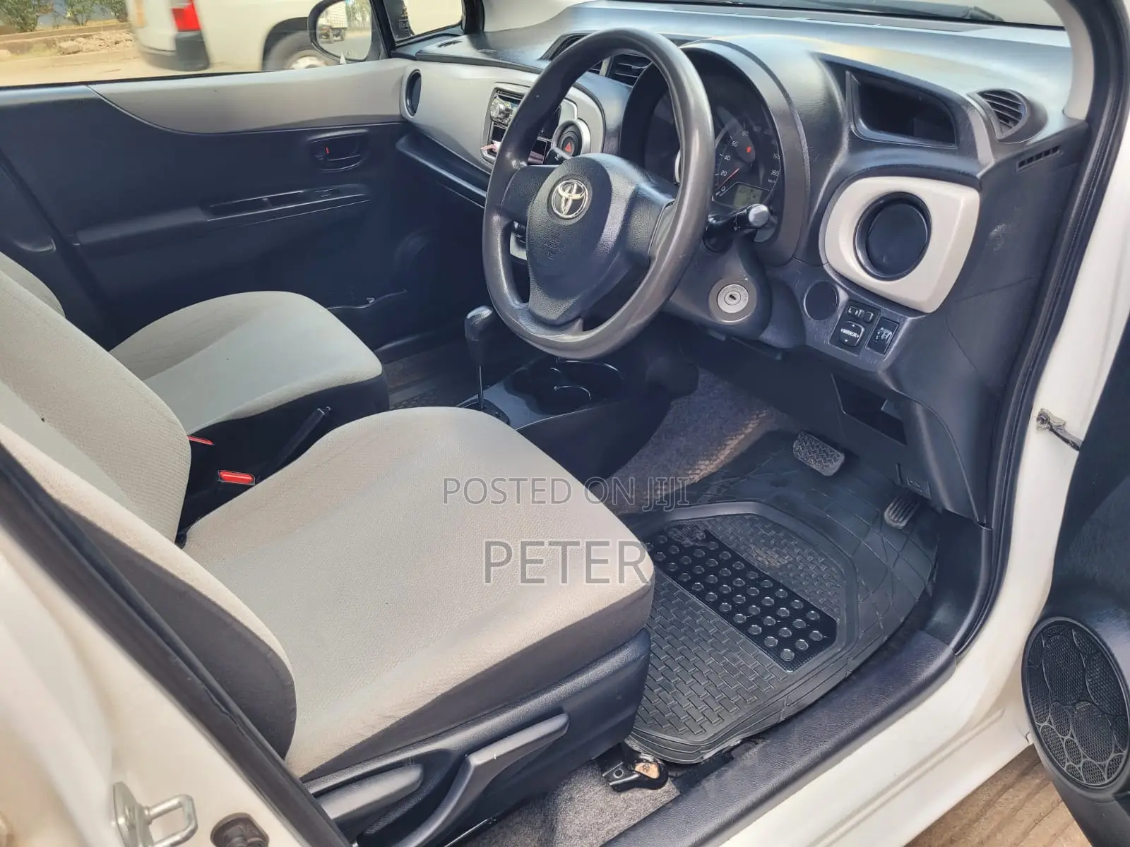 Toyota Vitz 2014 White