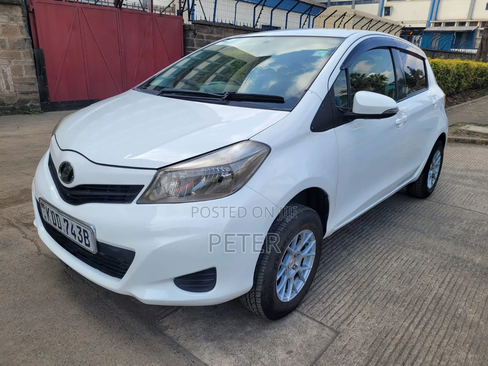Toyota Vitz 2014 White
