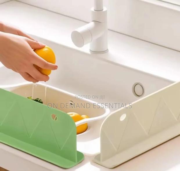 Kitchen Sink Splash Guard With Suction Cup - thumbnail 4