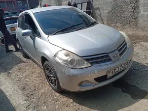 Nissan Tiida 2008 Silver