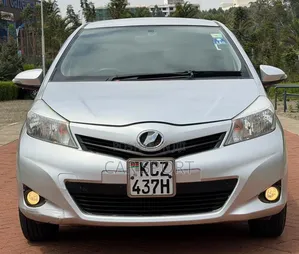 Toyota Vitz 2012 Silver