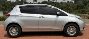 Toyota Vitz 2012 Silver