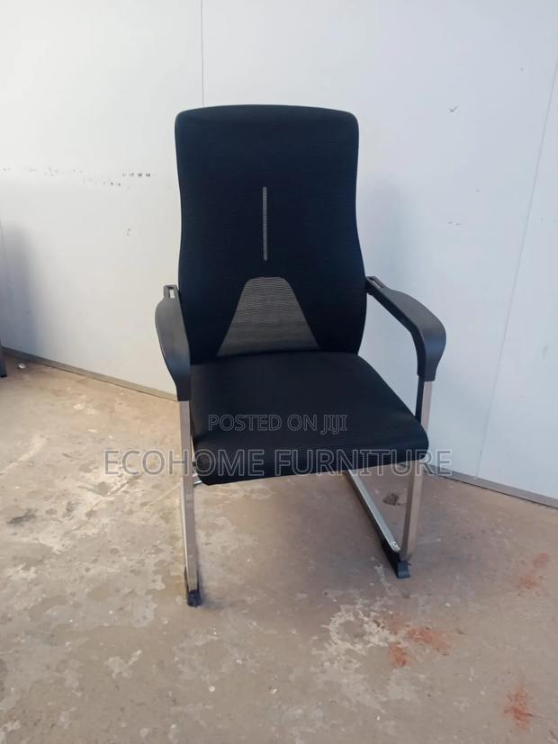 Ergonomic Mesh Visitor Office Chair – Black Conference Chairs - thumbnail 2