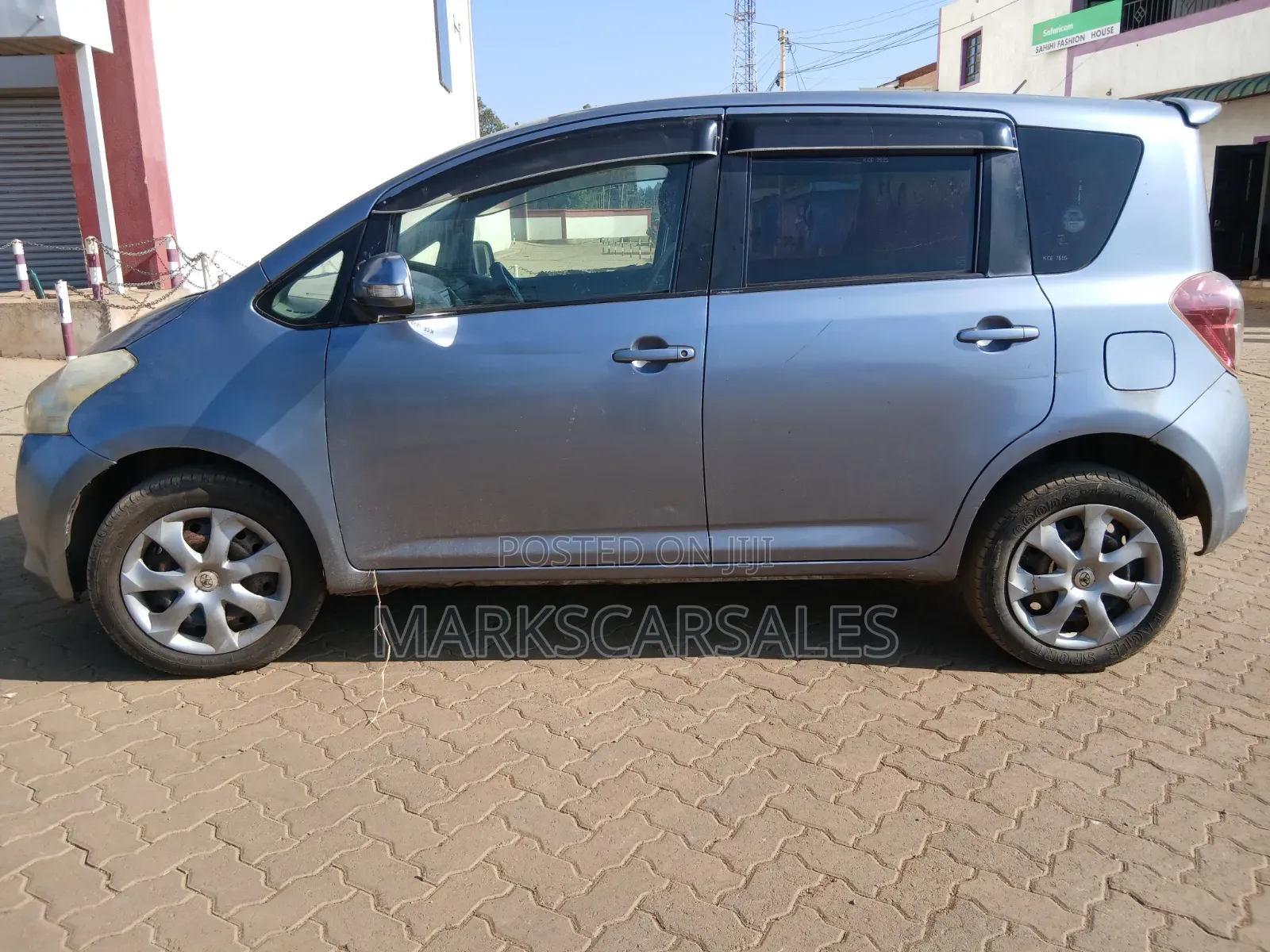 Toyota Ractis 2010 Gray