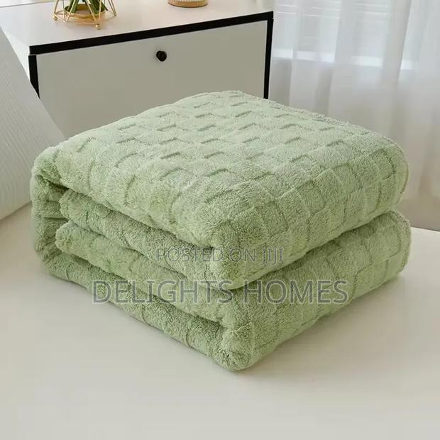 Luxury Textured Fleece Blanket_arv - thumbnail 2