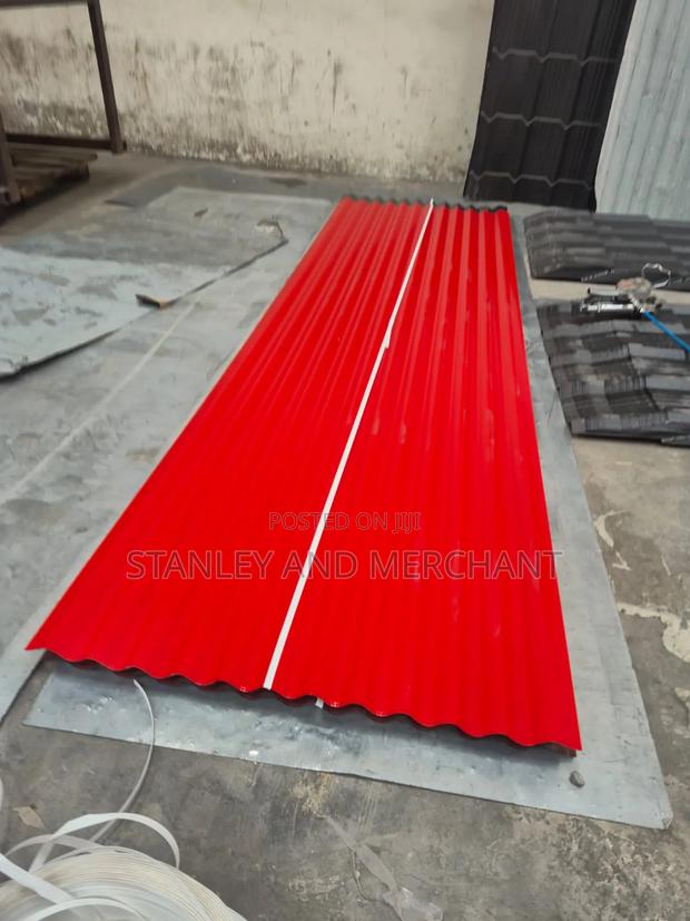 Red Roofing Sheets. Ordinary Shape. New. 30g. Delivery Available!