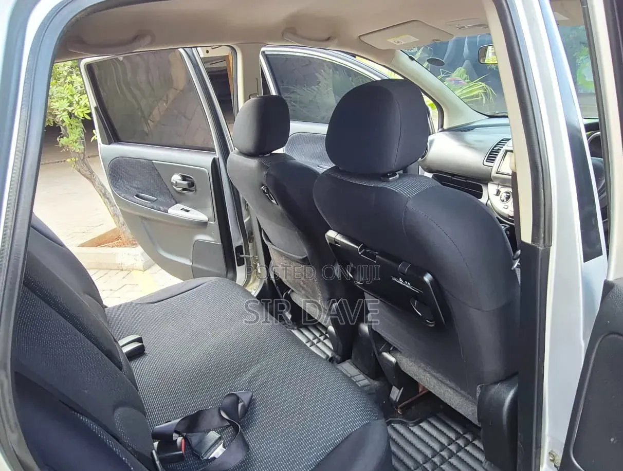 Nissan Note 2011 Silver