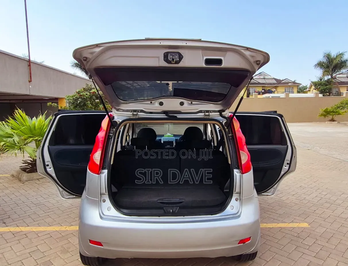 Nissan Note 2011 Silver