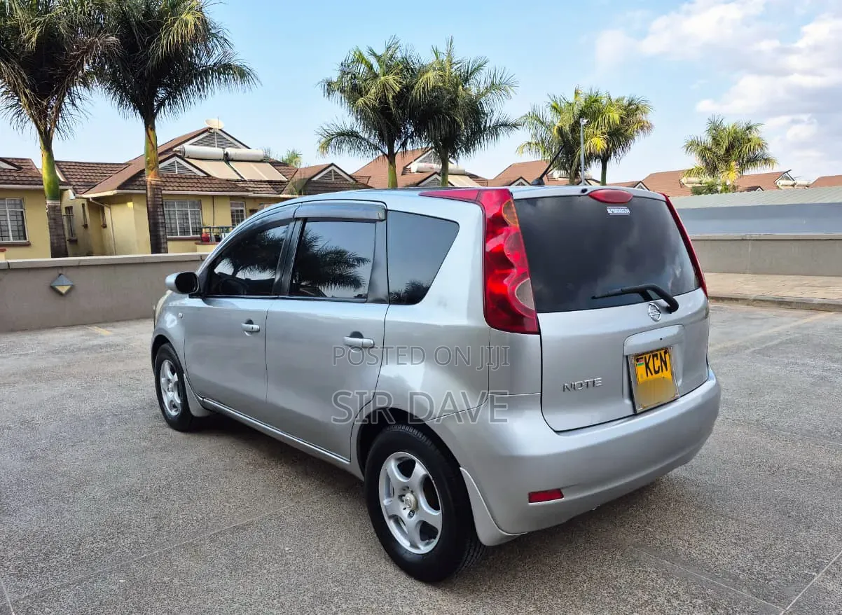 Nissan Note 2011 Silver