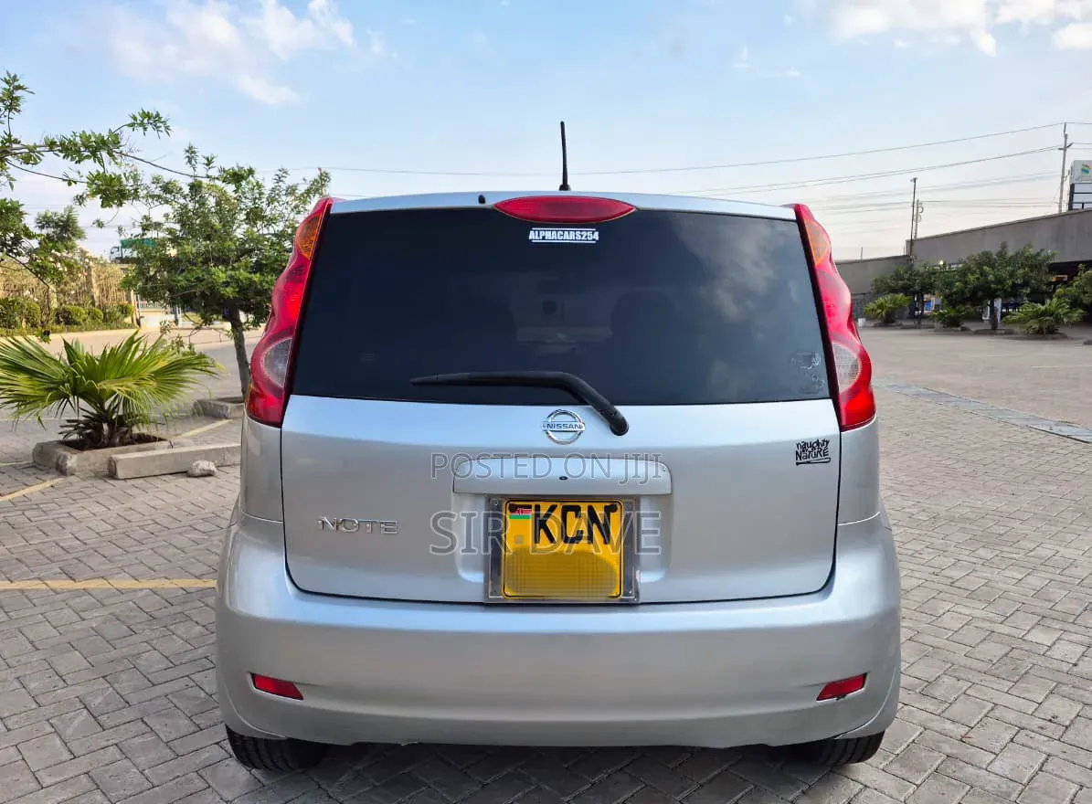 Nissan Note 2011 Silver