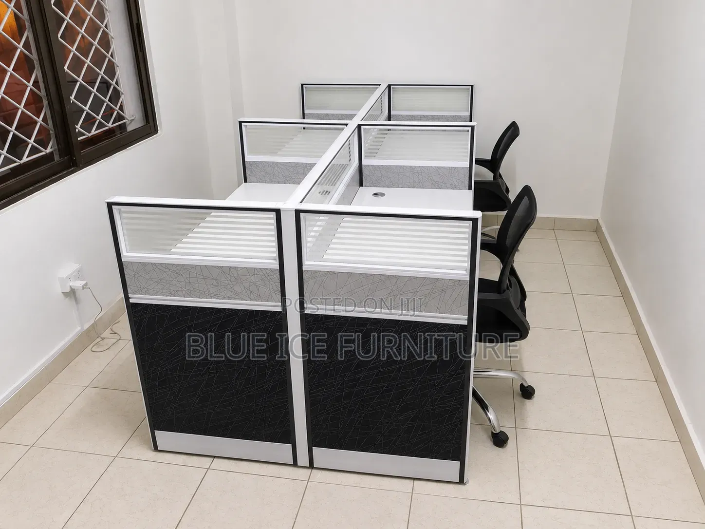 Modern 4- Seater Office Workstation-Staff Cubicle Desk With Partition