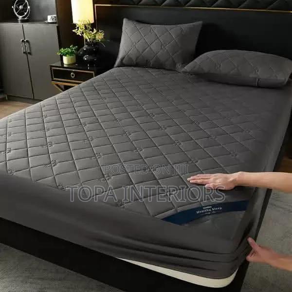 Quilted Breathable Absorbent Waterproof Mattress Protector Covers - main view