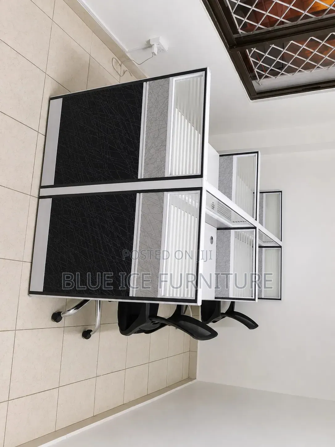 Modern 4- Seater Office Workstation-Staff Cubicle Desk With Partition