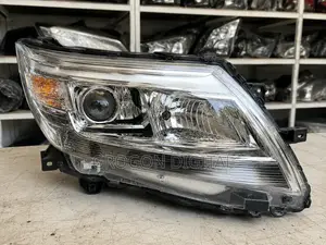 Toyota Noah 2015–2021 Genuine Ex-Japan Front Headlight – Left/Right