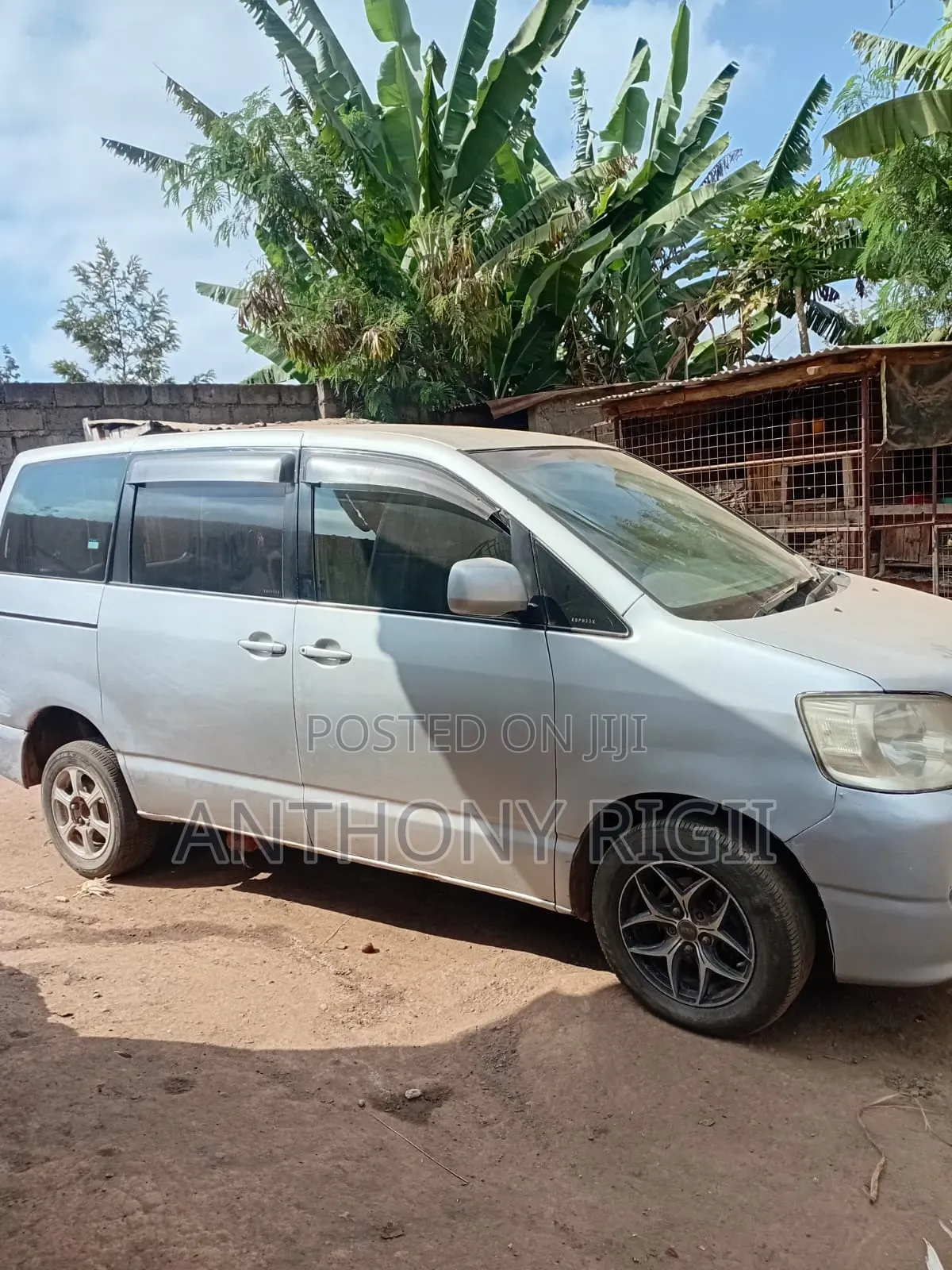Toyota Noah 2.0 FWD (8 Seater) 2004 Silver