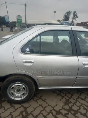 Nissan Sunny 2000 Silver