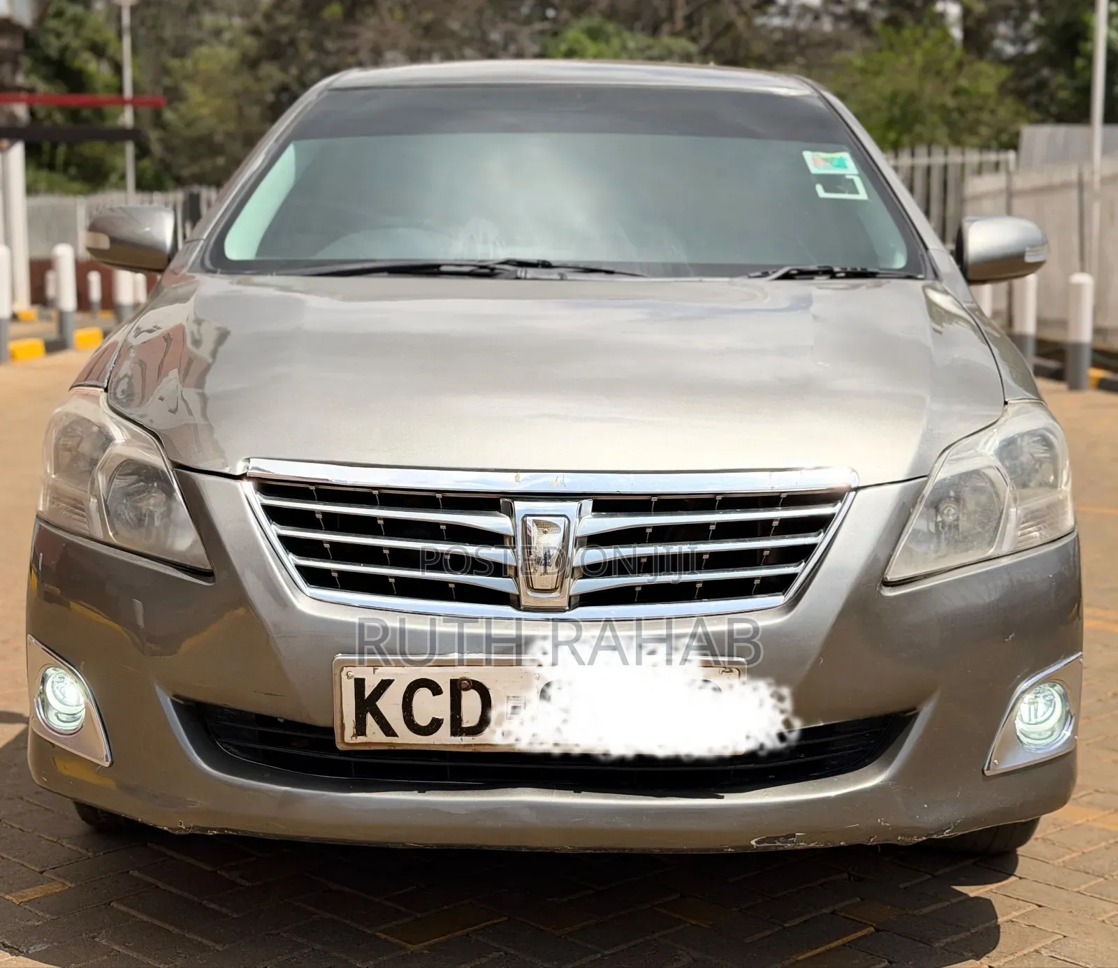 Toyota Premio 2010 Silver