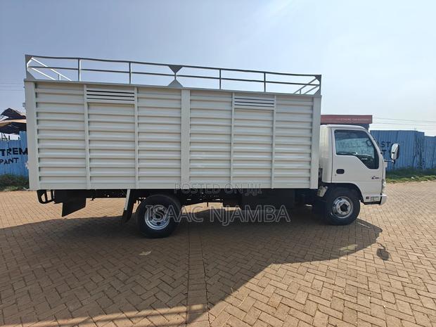 Isuzu NPR Original Cabin - thumbnail 3